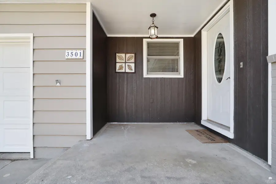 3501 Dickens Avenue, Manhattan, KS 66503 - #3