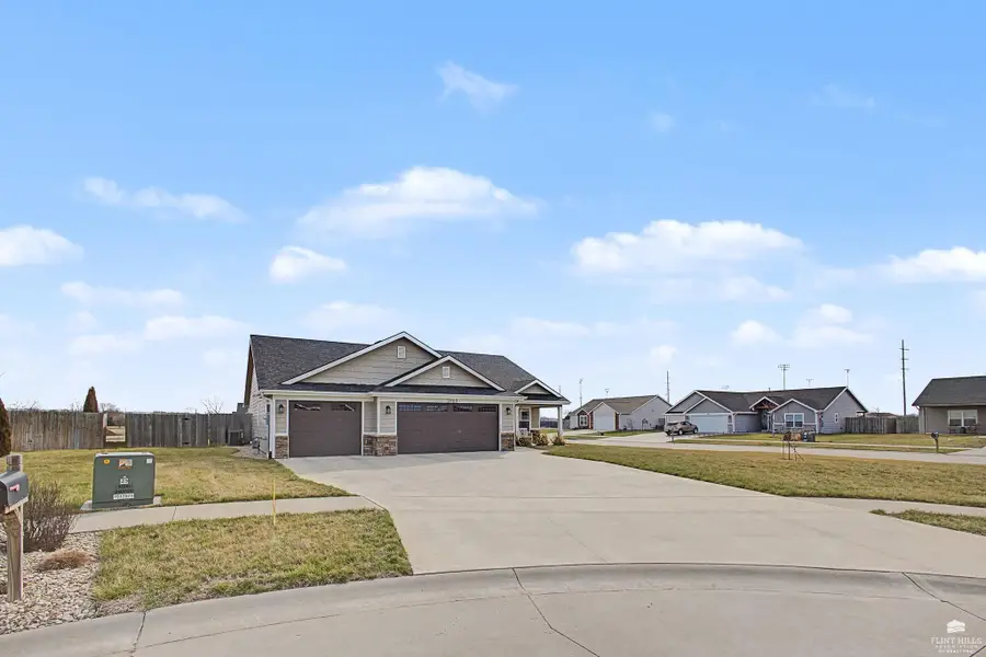 3900 Swift Court, Manhattan, KS 66502 - #2