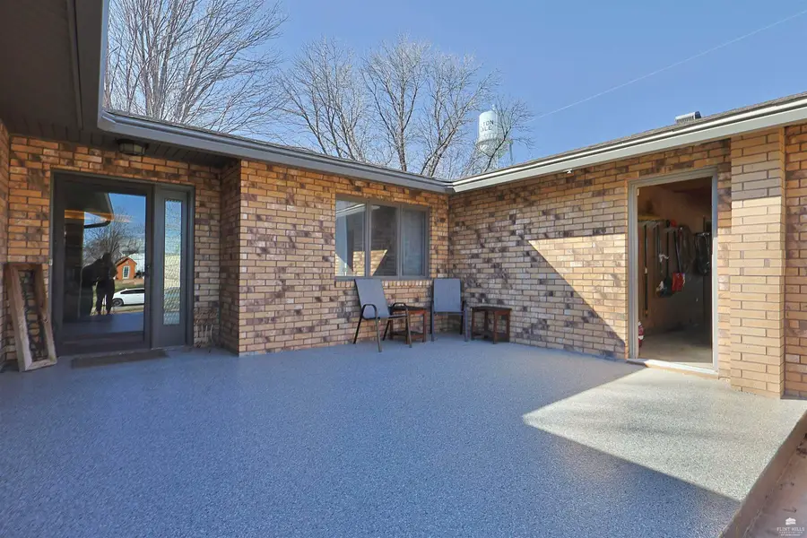 420 W 3rd Street, Miltonvale, KS 67466 - #2