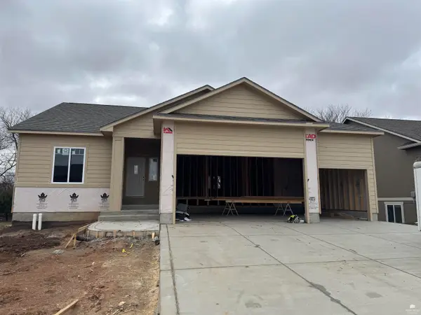 17258 Driftwood Bend, Wamego, KS 66547