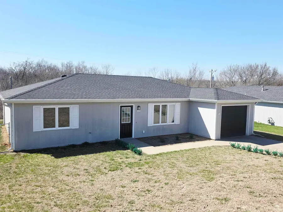 412 Clydesdale Drive, Ogden, KS 66517 - #2