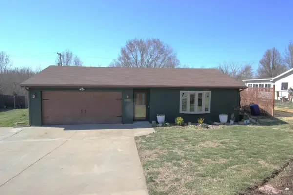 432 Clydesdale Drive, Ogden, KS 66517