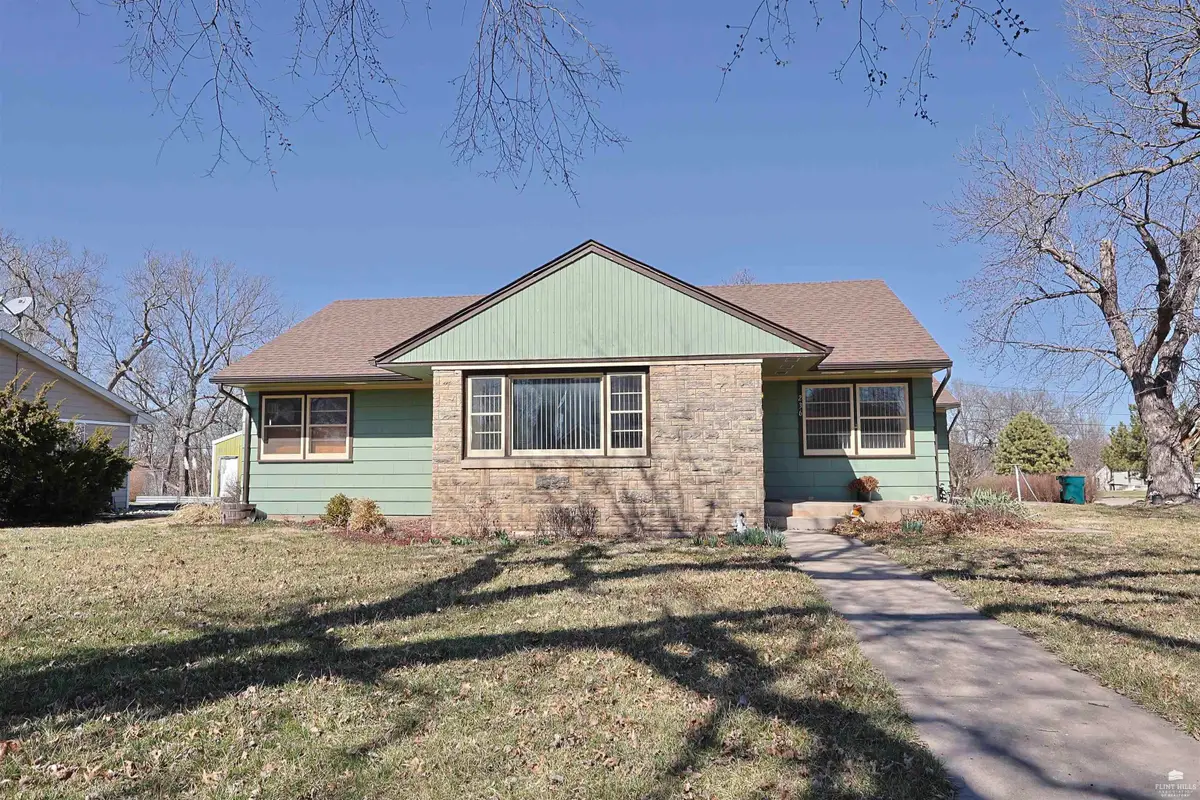 236 E Walnut Street, Waterville, KS 66548 - #1