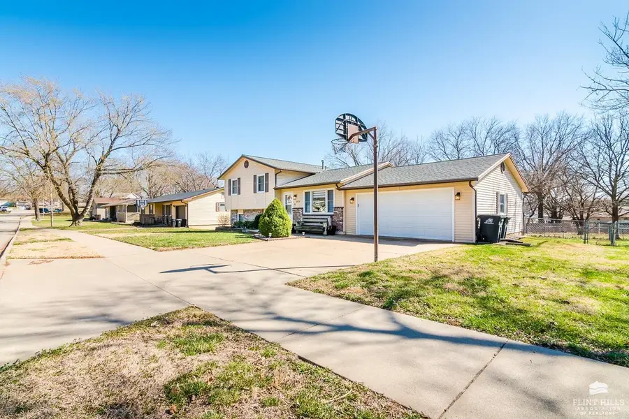 1423 Julie Drive, Wamego, KS 66547 - #3