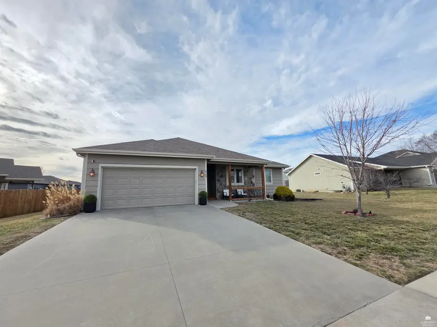 8789 S Kelliann Way, Manhattan, KS 66502 - #2
