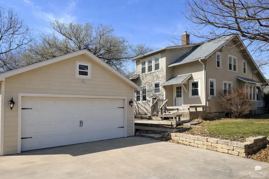 2301 Anderson Avenue, Manhattan, KS 66502 - #2