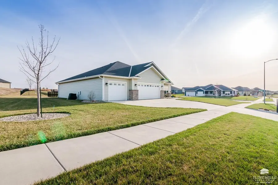 5308 Macnaughten Drive, Manhattan, KS 66503 - #2