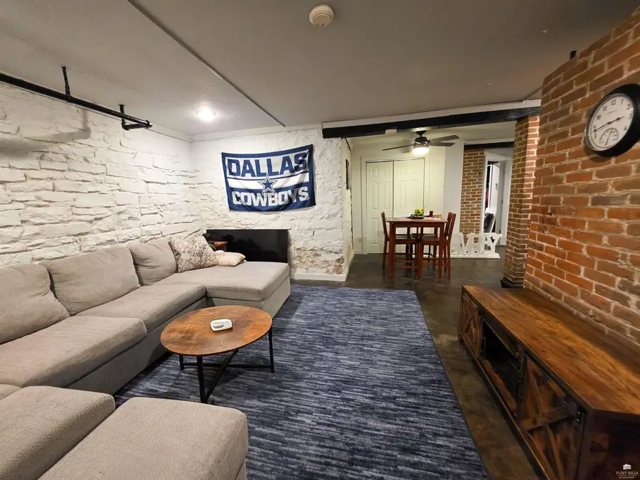 501 Pierre Street, Manhattan, KS 66502 - #2