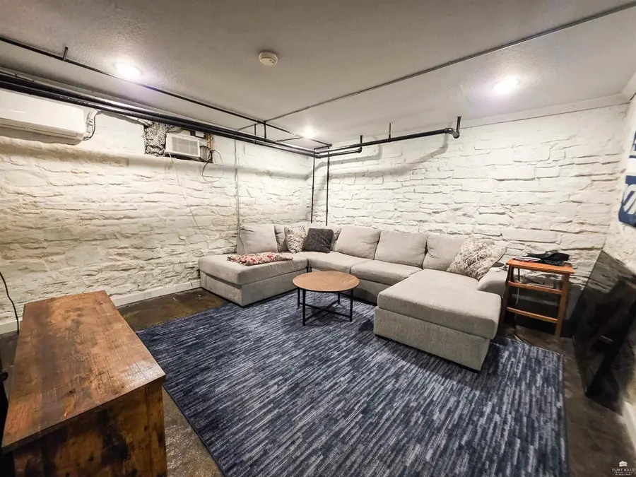 501 Pierre Street, Manhattan, KS 66502 - #3