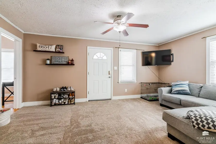 703 Oak Street, Wamego, KS 66547 - #2