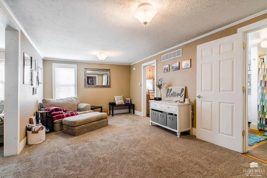 703 Oak Street, Wamego, KS 66547 - #3