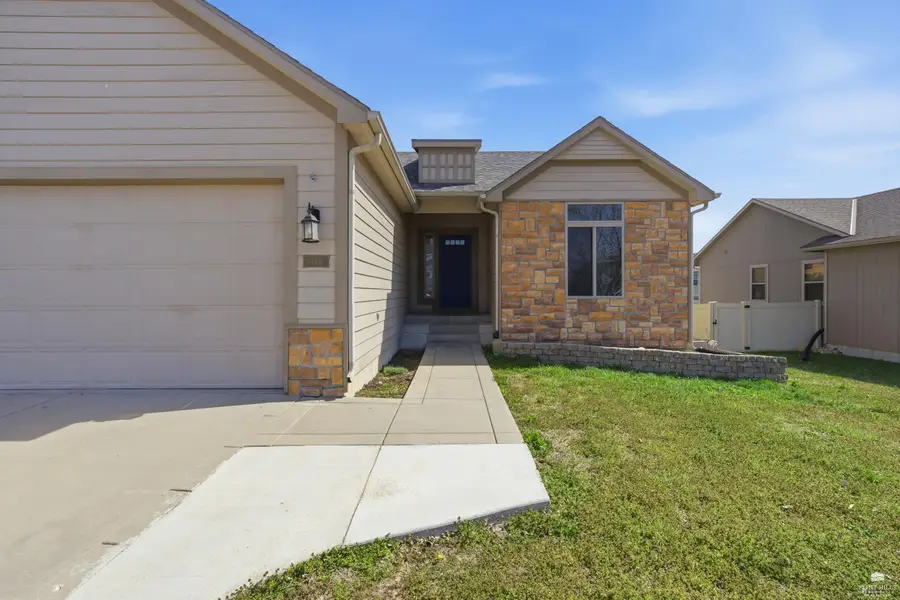 1001 Dagen Lane, Junction City, KS 66441 - #3
