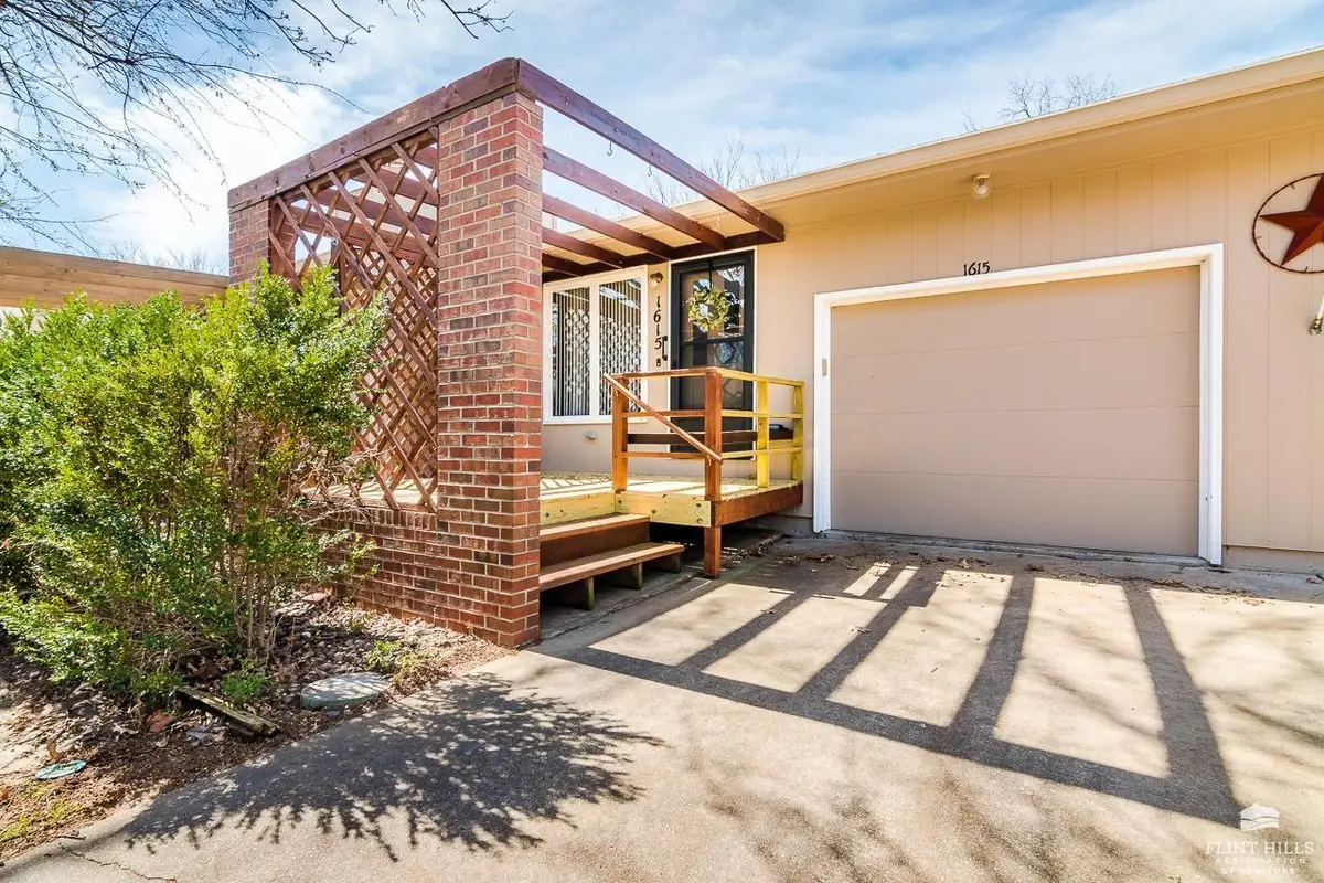 1615 Woodcrest, Manhattan, KS 66502 - #1