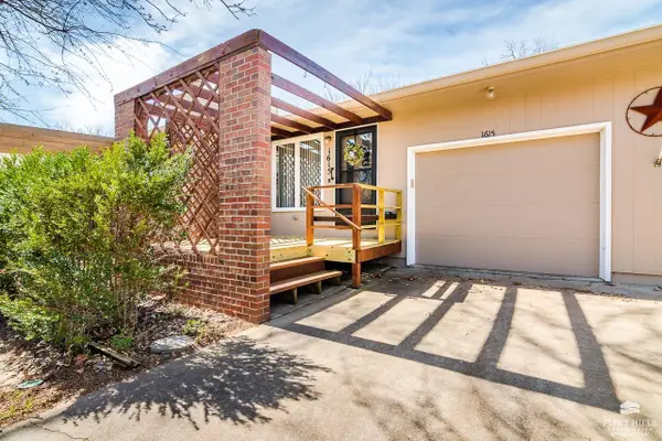 1615 Woodcrest, Manhattan, KS 66502