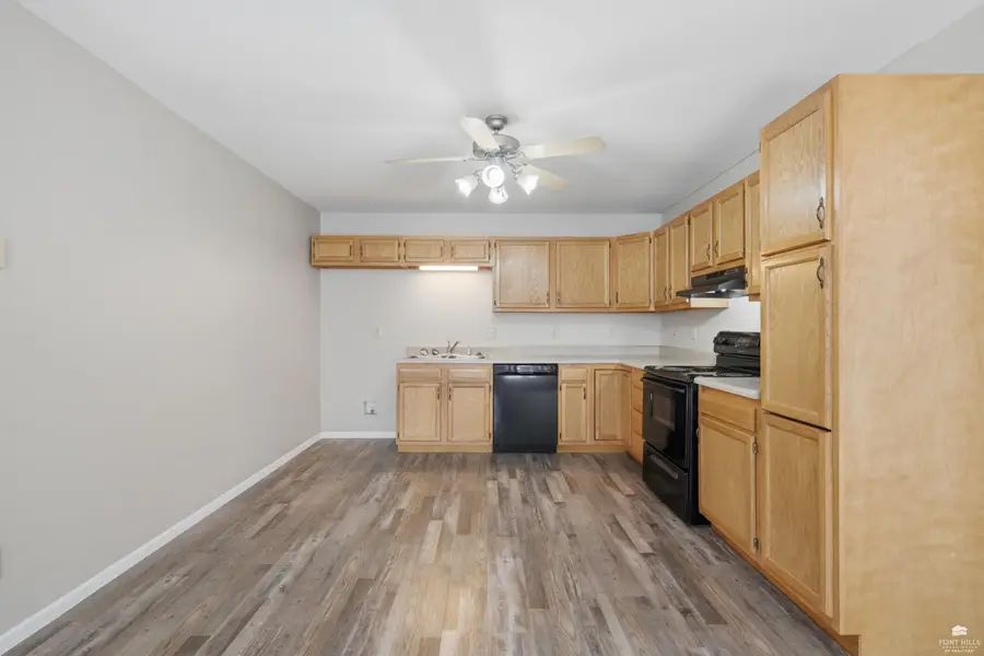 113 Walnut, Wamego, KS 66547 - #3