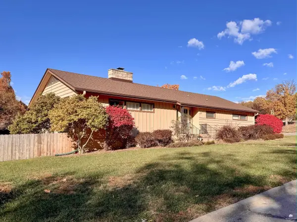 1427 Sunny Slope Ln, Manhattan, KS 66502