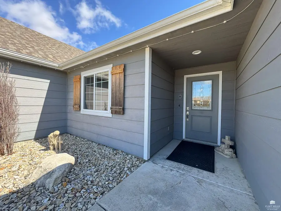 4693 Nature Avenue, Manhattan, KS 66502 - #2