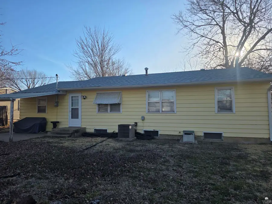 118 Westwood Drive, Abilene, KS 67410 - #2