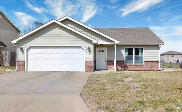 2724 Buttonwood Drive, Manhattan, KS 66502