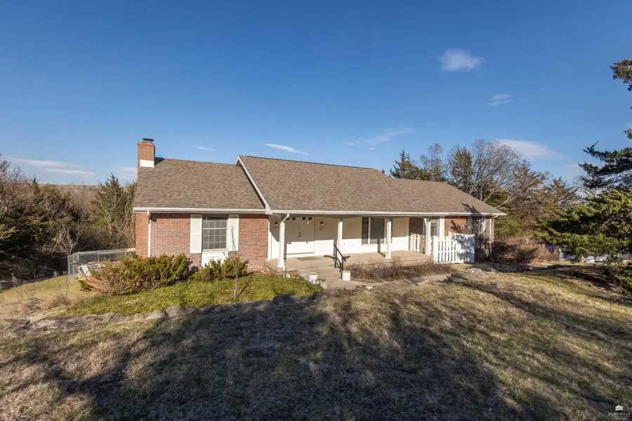 2612 Marque Hill Road, Manhattan, KS 66502 - #2