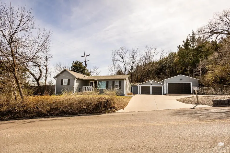 401 Ehlers Road, Manhattan, KS 66502 - #2