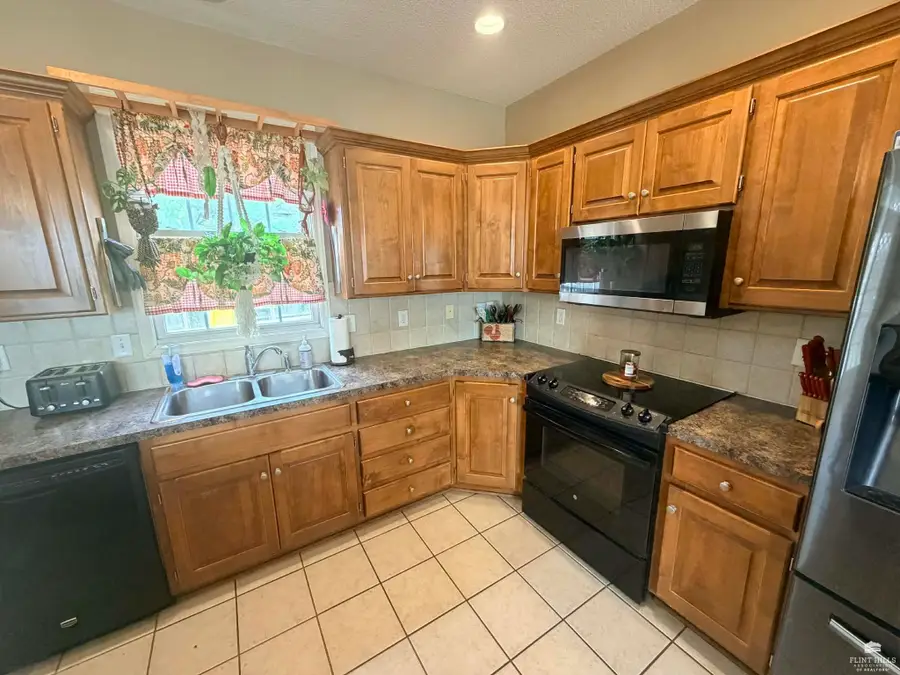 3024 Irene Circle, Manhattan, KS 66502 - #3