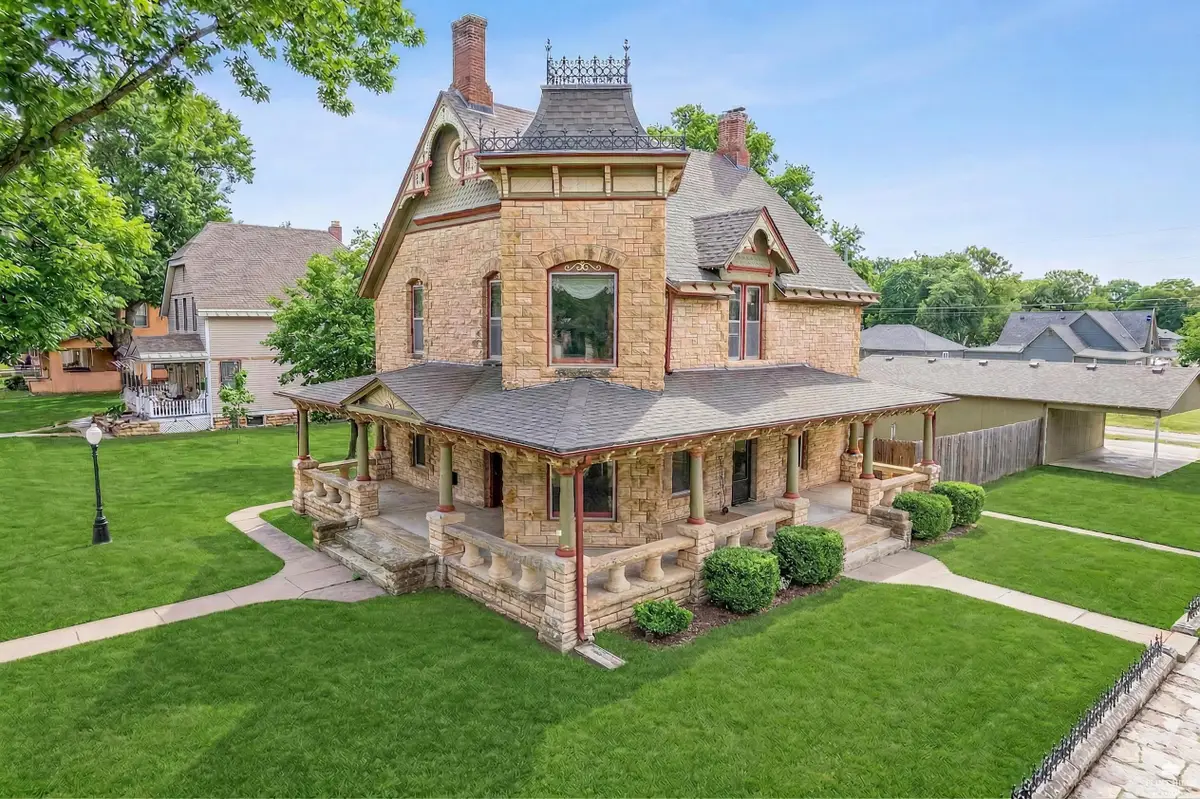 237 W 3rd Street, Junction City, KS 66441 - #1