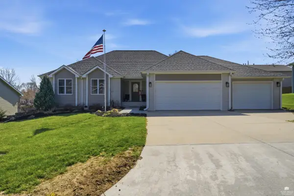 102 Oakhill Drive, Wamego, KS 66547