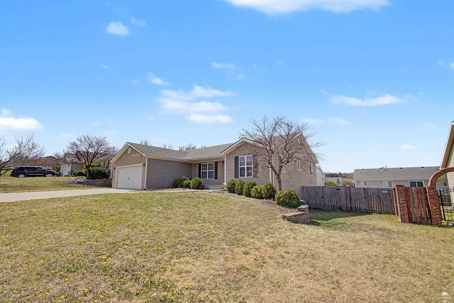 521 Harland Drive, Manhattan, KS 66503 - #2