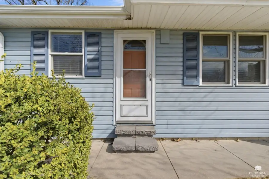 712 Griffith Drive, Manhattan, KS 66502 - #2