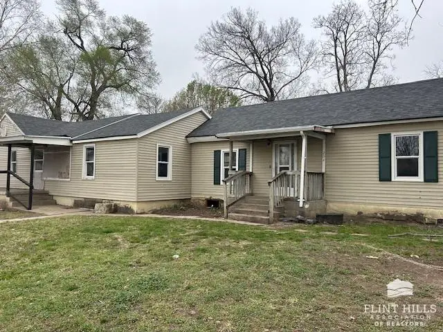 204 E 13th, Junction City, KS 66441 - #2