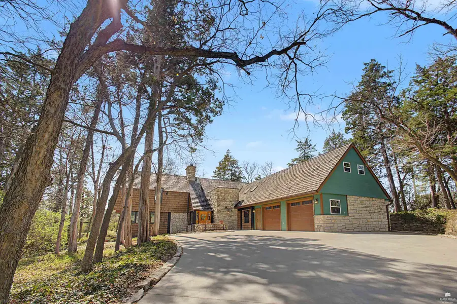 115 N Evergreen Avenue, Manhattan, KS 66502 - #2