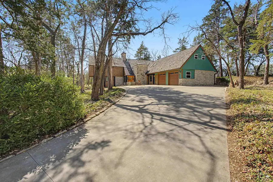 115 N Evergreen Avenue, Manhattan, KS 66502 - #3