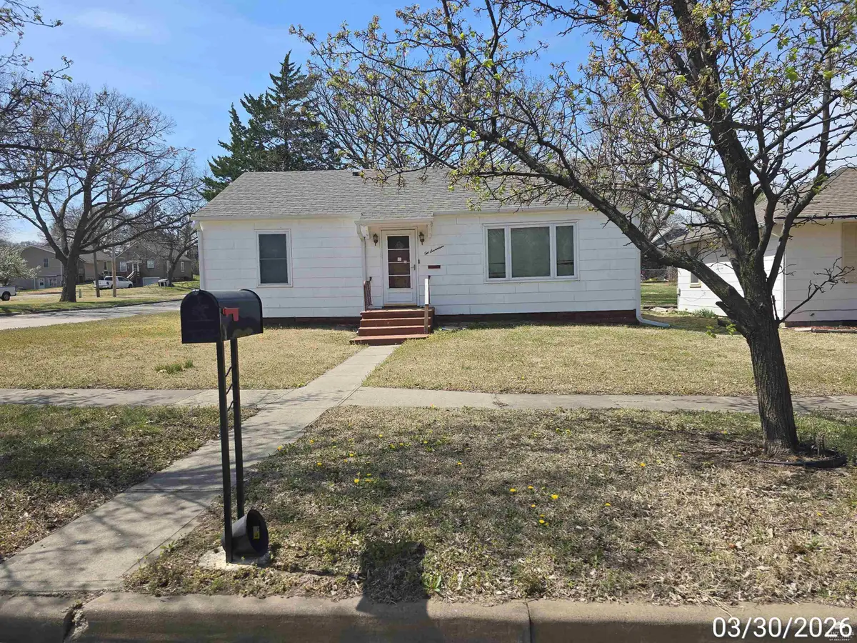 217 S E Street, Herington, KS 67449 - #1