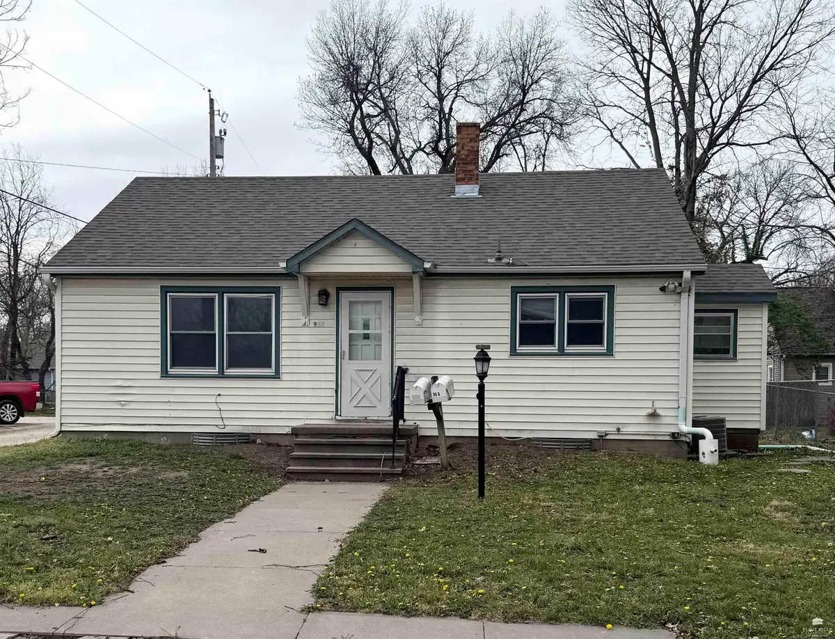 915 N 8th Street, Manhattan, KS 66502 - #1