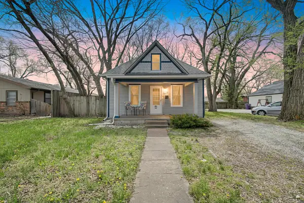 1217 Yuma St, Manhattan, KS 66502