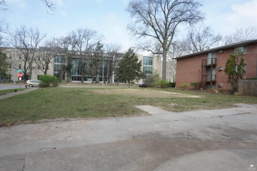 1000 N Manhattan Avenue, Manhattan, KS 66502 - #2