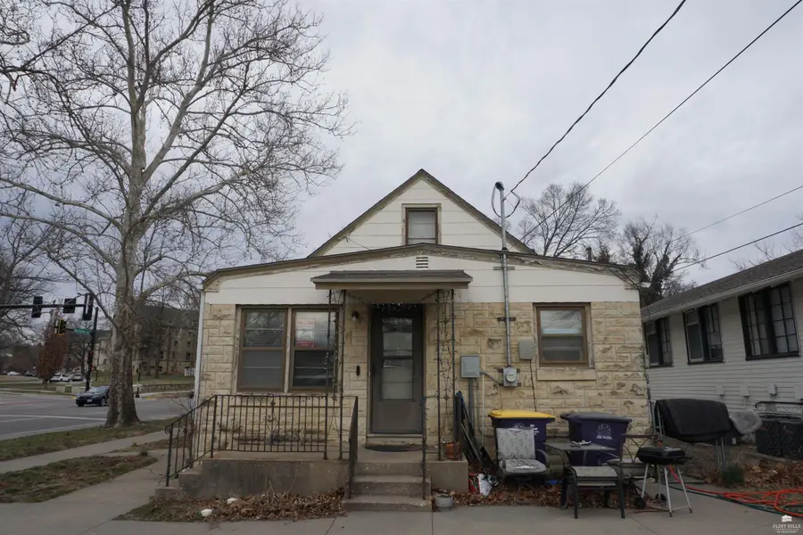1120 N Manhattan Avenue, Manhattan, KS 66502 - #2