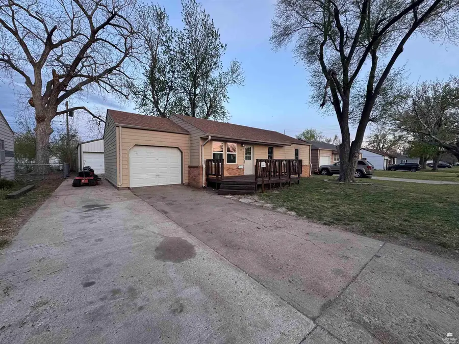 819 Vassar, Salina, KS 67401 - #2