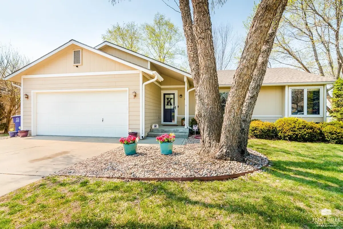 809 Gillespie Drive, Manhattan, KS 66502 - #1