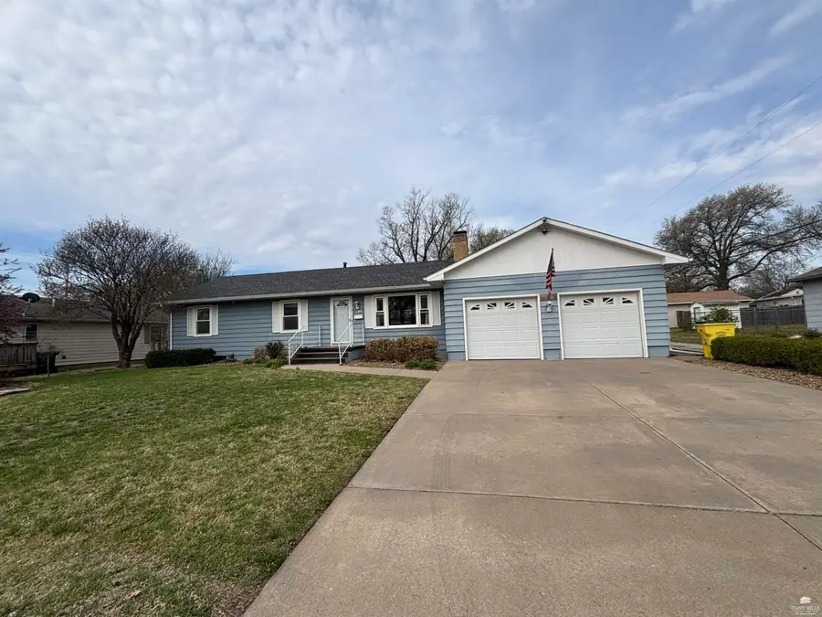 104 N Jefferson Street, Abilene, KS 67410 - #2