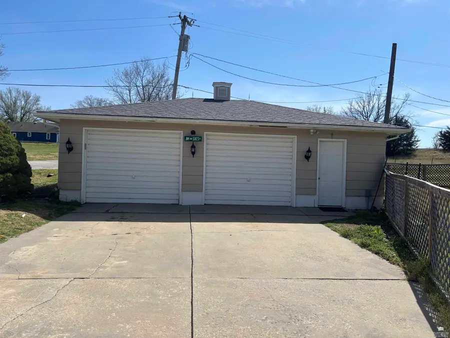 319 E Franklynn Street, Herington, KS 67449 - #2