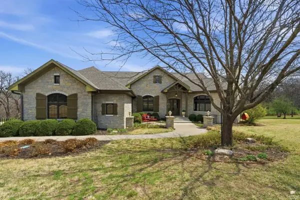 270 Sugarbush Lane, Manhattan, KS 66502