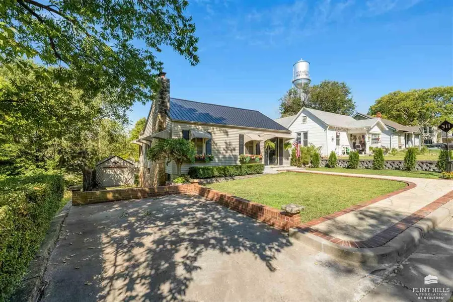 311 S B Street, Herington, KS 67449 - #3