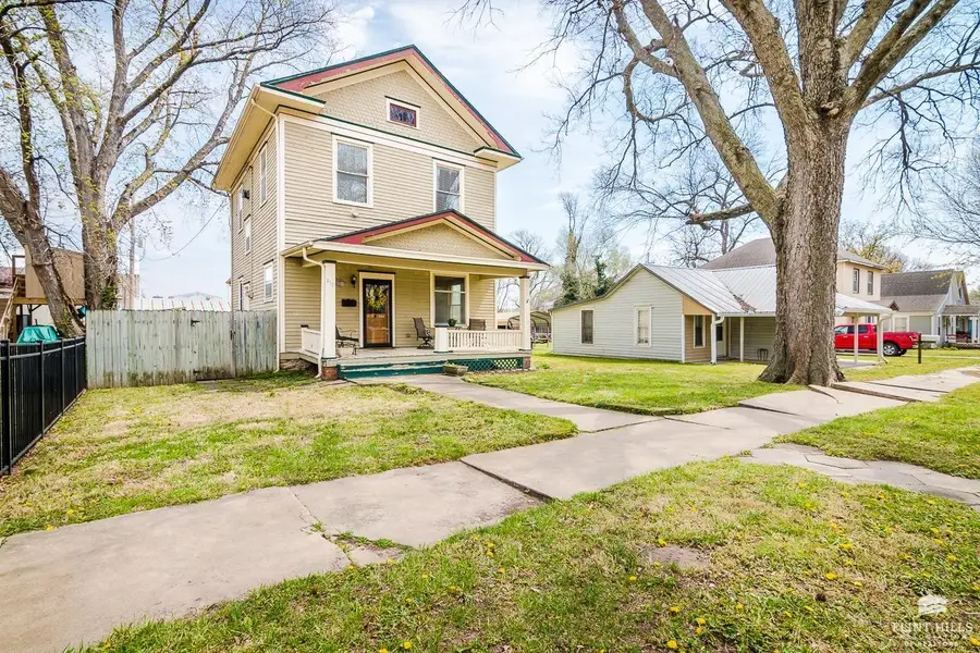 410 Poplar, Wamego, KS 66547 - #2