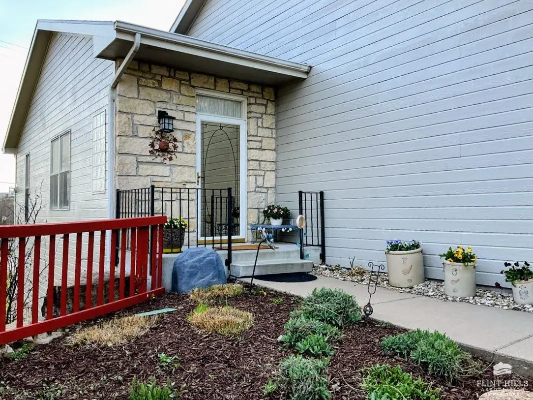 2047 Stephen Court, Manhattan, KS 66503 - #1