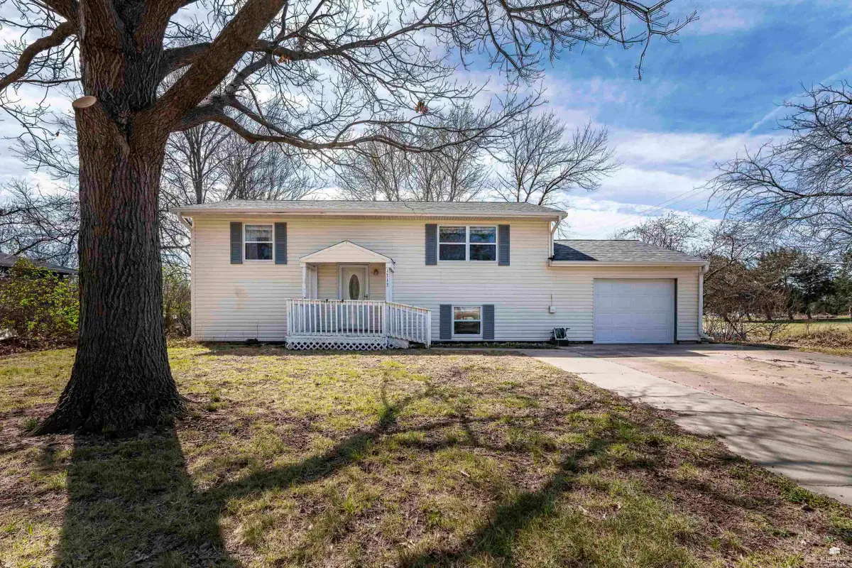 1313 15th Street, Wamego, KS 66547 - #1