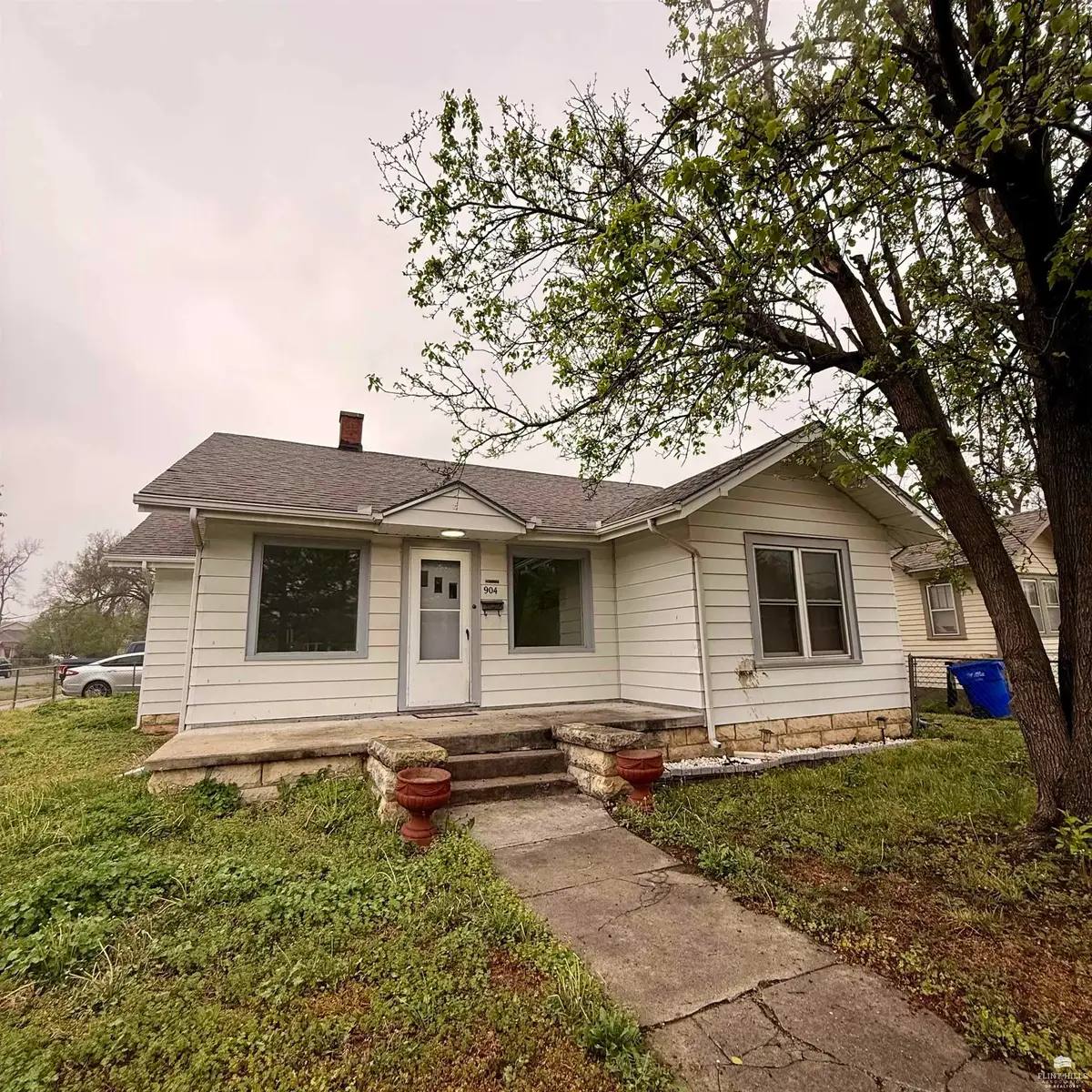 904 N Madison Street, Junction City, KS 66441 - #1