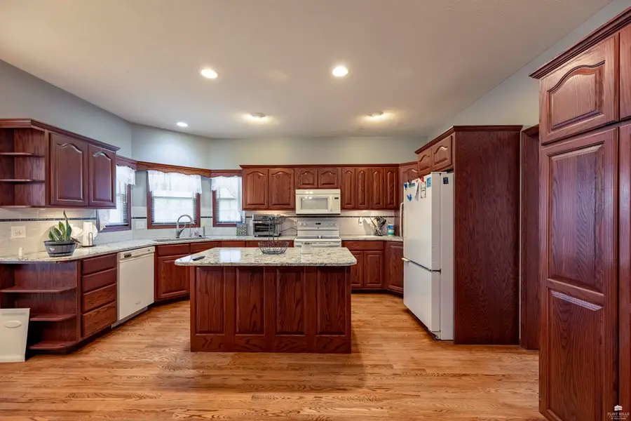 1521 Little Kitten Avenue, Manhattan, KS 66503 - #2