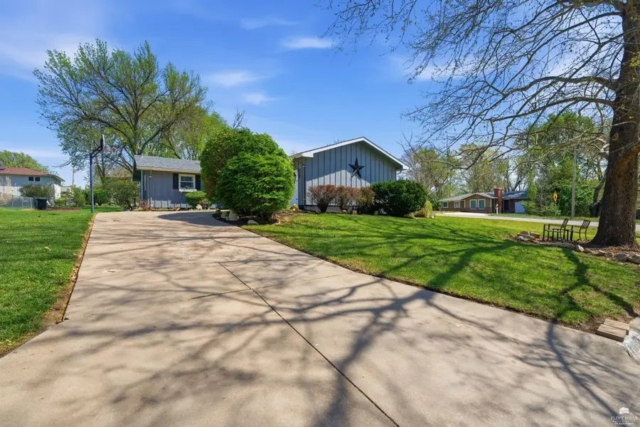 1400 Westwind Dr., Manhattan, KS 66503 - #2